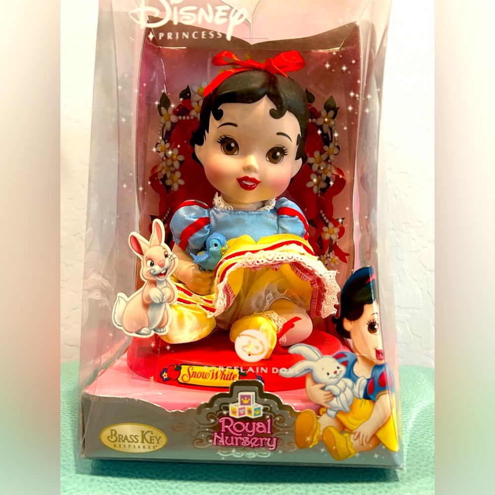 Vintage Brand New Snow White Royal Nursery Doll Disney Princess 👸